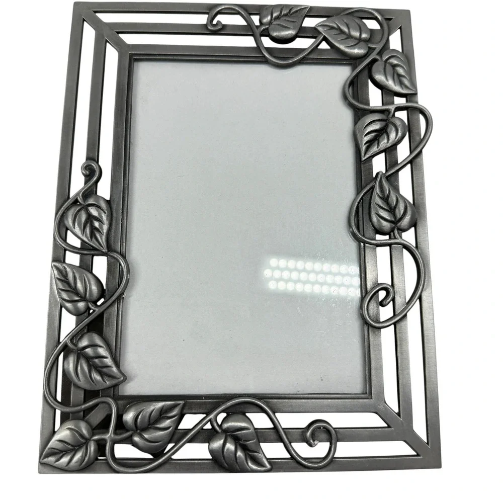 Connoisseur Pewter Metal Leaf Vine Picture Frames Set of 3 Botanical 4x6 Table